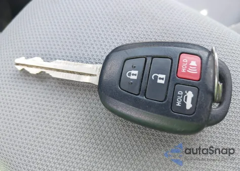 2015 Toyota Corolla Le Plus z USA, uszkodzony, nr VIN 2T1BURHE0FC307247